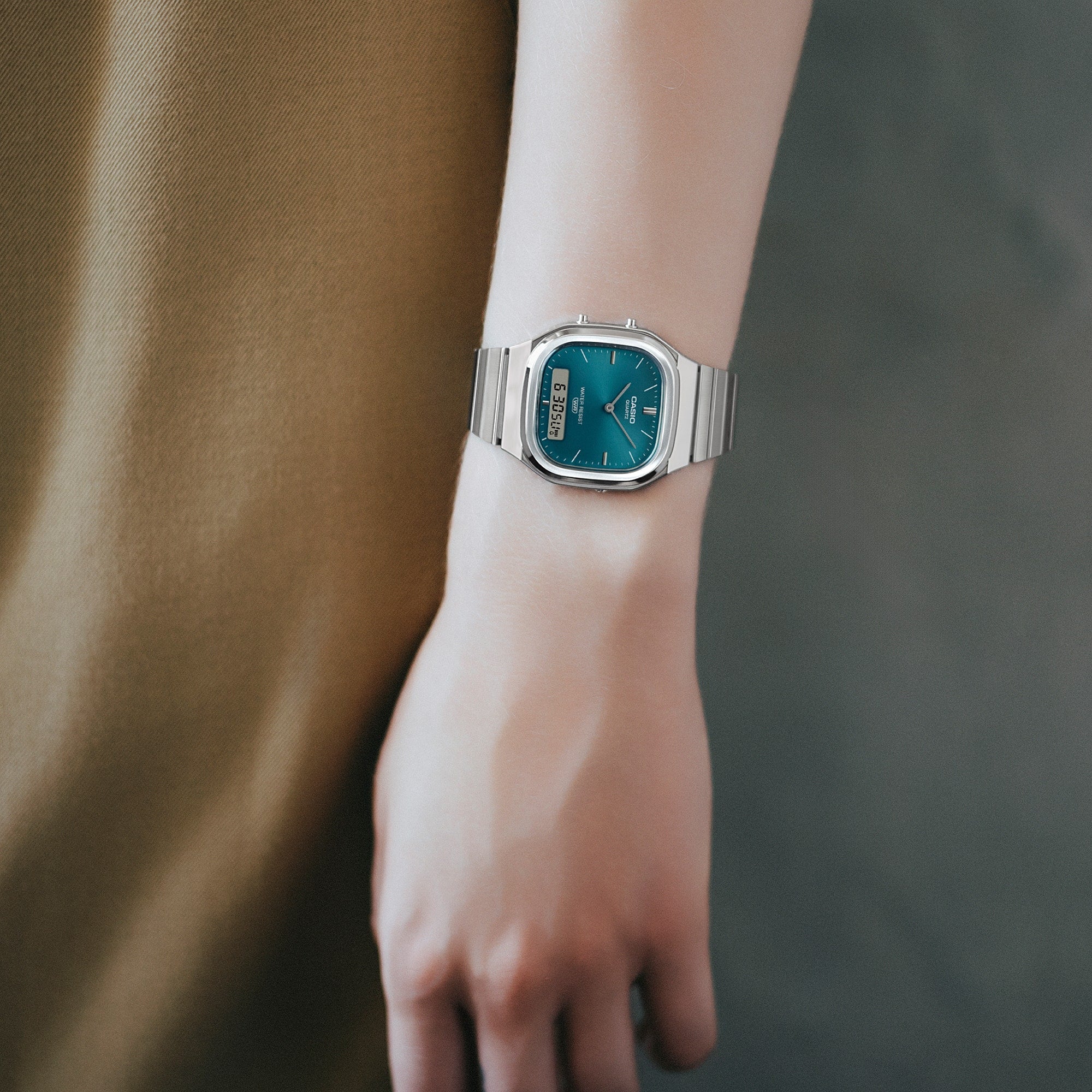 Casio Vintage Analogue-Digital Unisex Watch AQ240E-3A