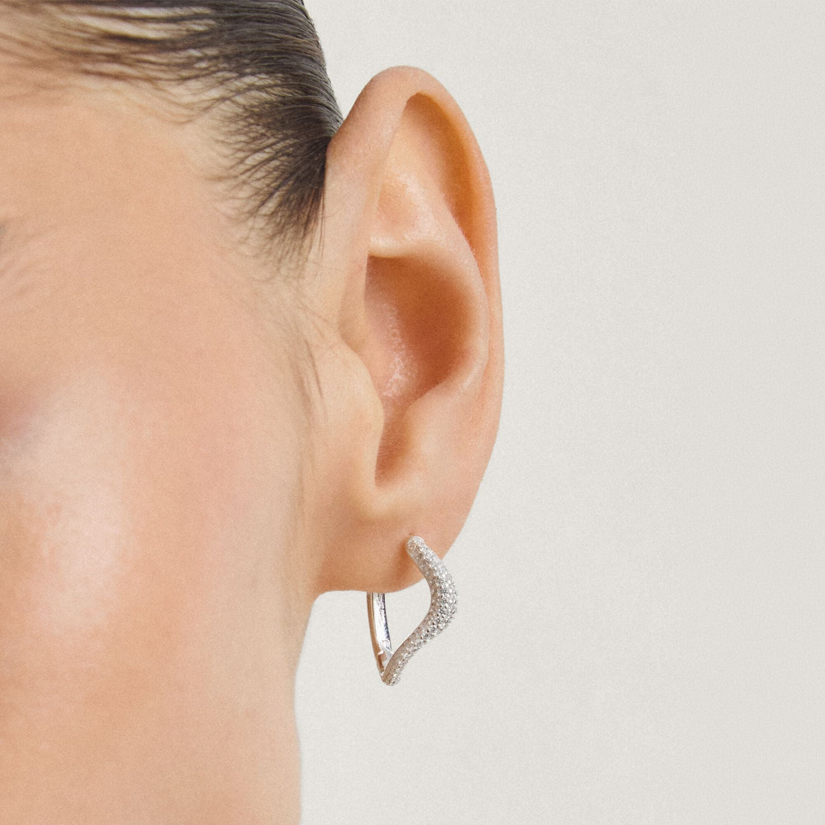 Thomas Sabo Wavy hoop earrings with zirconia
