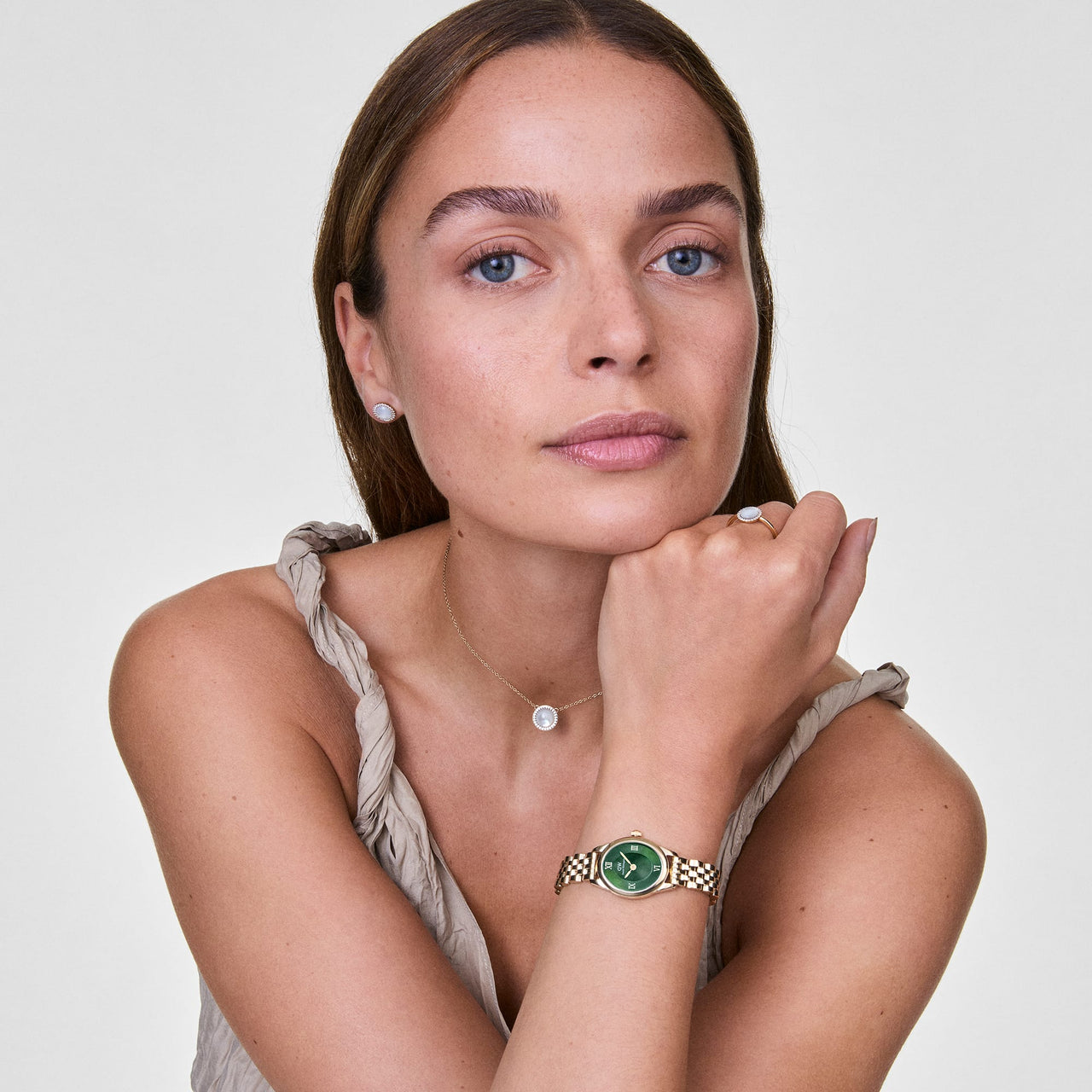 Daniel Wellington Audrey Mother of Pearl Gold Necklace DW00401441