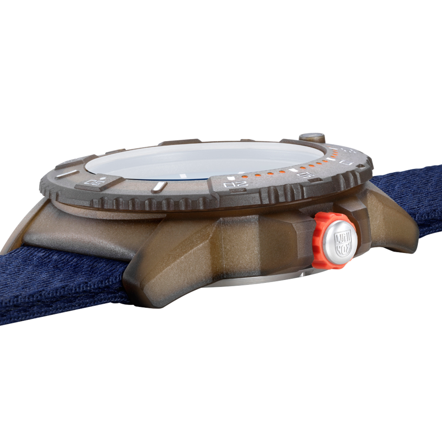 Luminox Bear Grylls Survival Eco Series 3703 showcases a rugged design perfect for adventurers and eco-conscious consumers.
