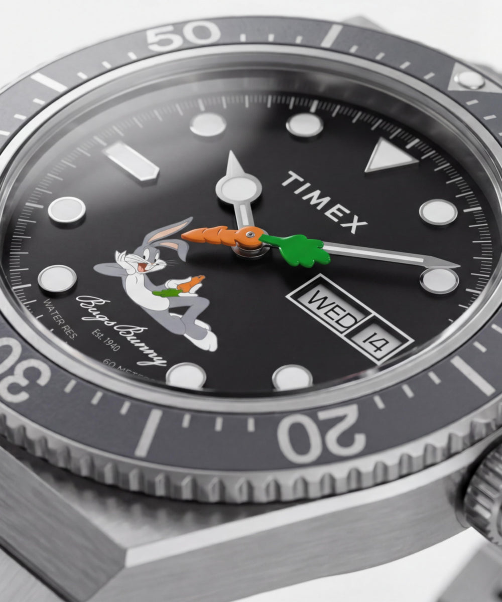 Timex M79 Looney Tunes Bugs Bunny TW2Y99200 steel bracelet and case detail
