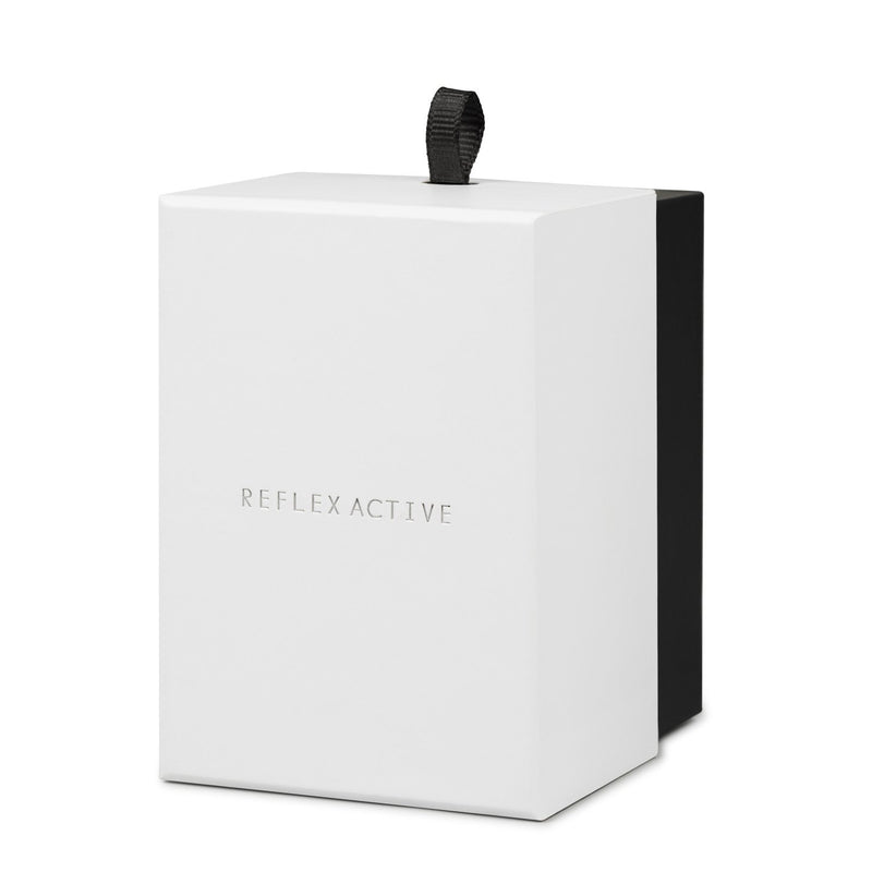 White cube-shaped box with ’REFLEX ACTIVE’ embossed on the front and a black tab on top.